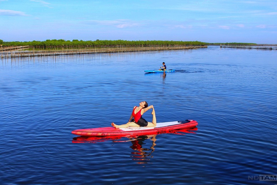 yoga bình minh trên epark tam giang lagoon - tour trải nghiệm thú vị