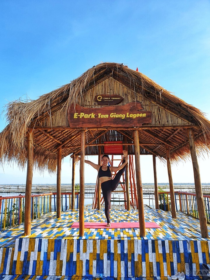 yoga bình minh trên epark tam giang lagoon - tour trải nghiệm thú vị