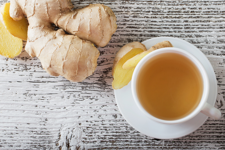 Trà gừng hoặc nước gừng có tác dụng chống ho và trị cảm lạnh. Bằng cách ăn trà gừng một cách thường xuyên sẽ giúp giảm ho.